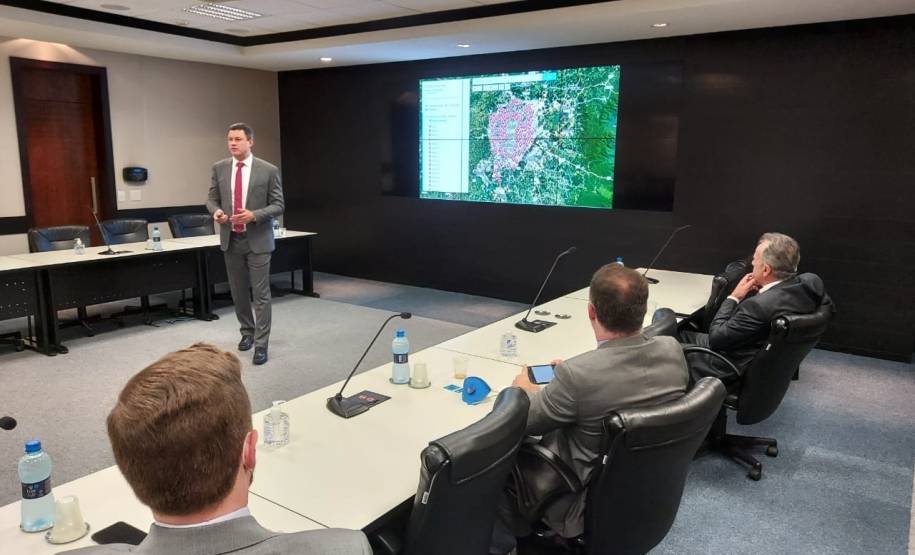 Diretoria do Detran é convidada a conhecer o projeto Muralha Digital da Prefeitura de Curitiba