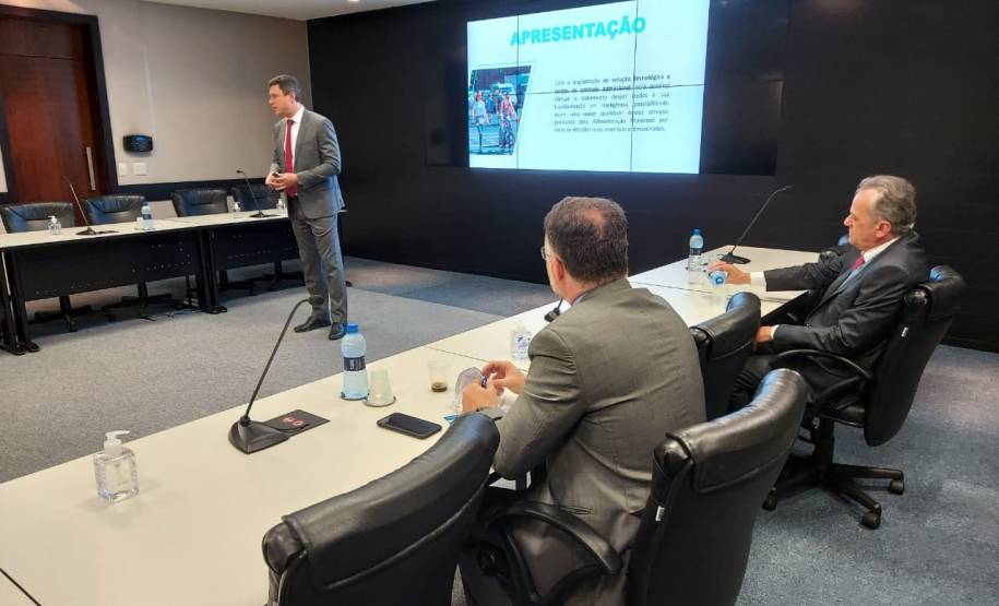 Diretoria do Detran é convidada a conhecer o projeto Muralha Digital da Prefeitura de Curitiba