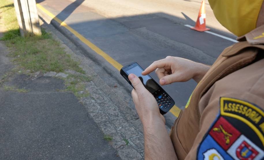 Talonário eletrônico desenvolvido pelo Detran já começa a ser usado pela Polícia Militar do Paraná