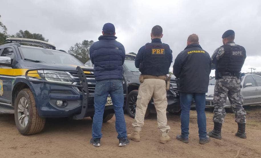 Em operação conjunta, PRF identifica veículos roubados ou furtados em pátio do Detran. - Curitiba, 13/07/2021 - Foto: Detran-PR