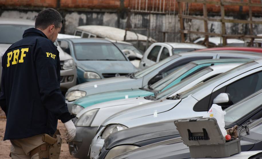 Em operação conjunta, PRF identifica veículos roubados ou furtados em pátio do Detran. - Curitiba, 13/07/2021 - Foto: Detran-PR