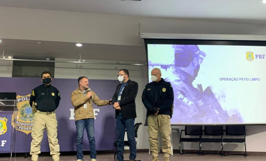 Em operação conjunta, PRF identifica veículos roubados ou furtados em pátio do Detran