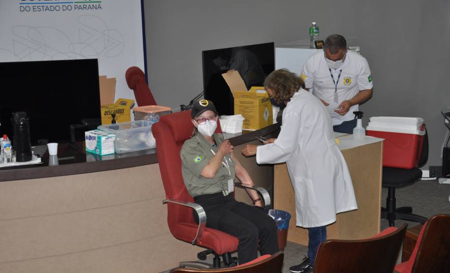 Detran aplica 155 doses da vacina H1N1 em servidores da Autarquia e da Paraná Esporte e prestadores de serviço