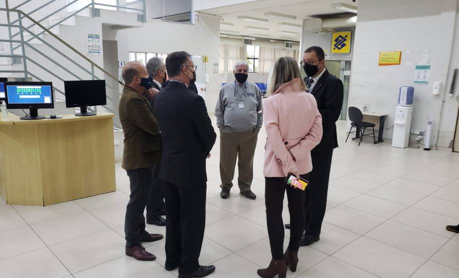 Diretoria do Detran visita posto avançado do Hauer, em Curitiba