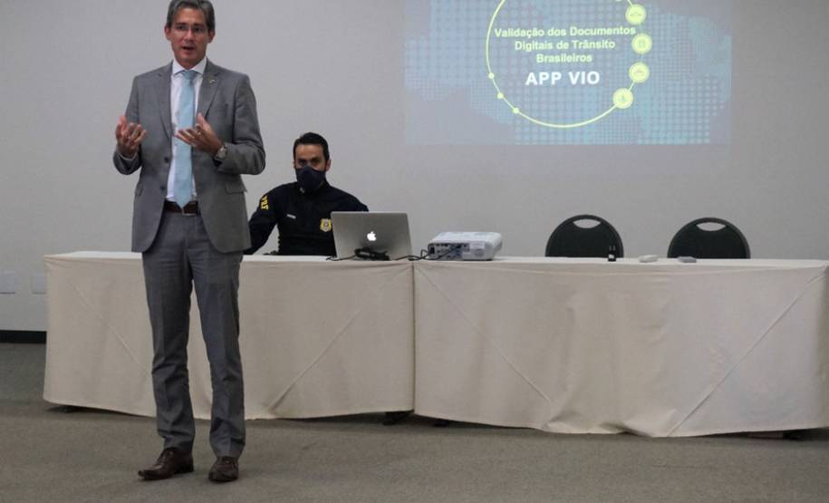 Paranaenses podem usar documentos digitais de trânsito ao visitar Argentina e Paraguai