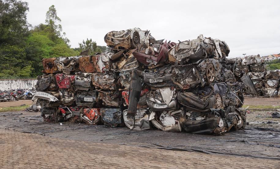 Detran-PR vende 2.867 veículos em leilões de sucata e arrecada R$ 6,1 milhões