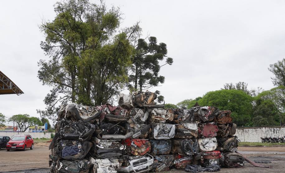 Detran-PR vende 2.867 veículos em leilões de sucata e arrecada R$ 6,1 milhões