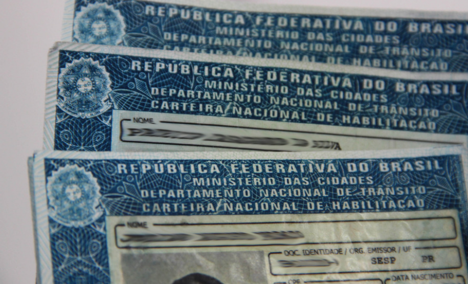 Mais de 35 mil carteiras de habilitação estão em unidades do Detran aguardando a retirada