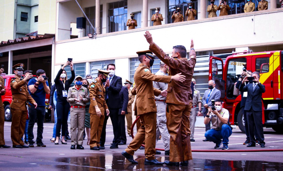 Detran participa de solenidade da troca de comando do Corpo de Bombeiros do Paraná