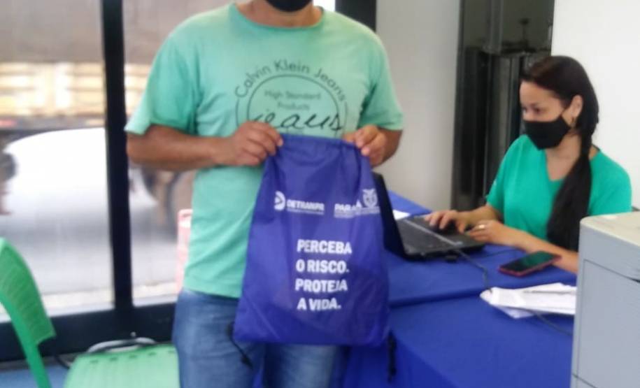 Detran-PR participa do Porto em Ação prestando serviços a caminhoneiros