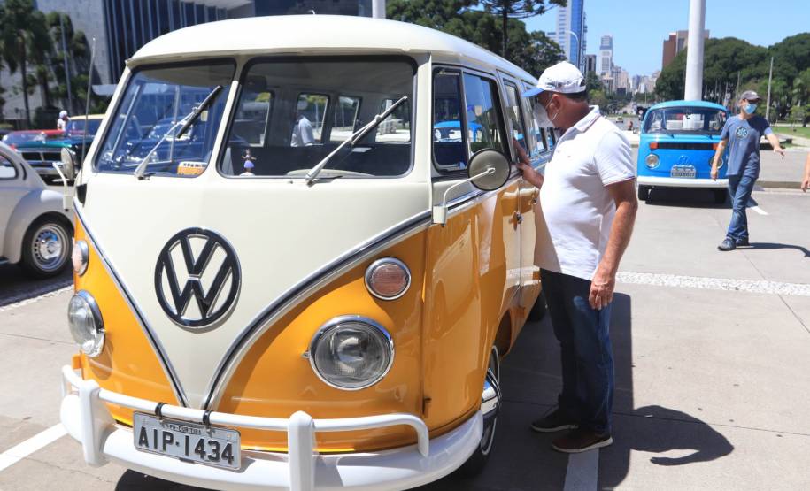 Detran-PR e Senatran lançam o novo modelo de placa preta para veículos de coleção