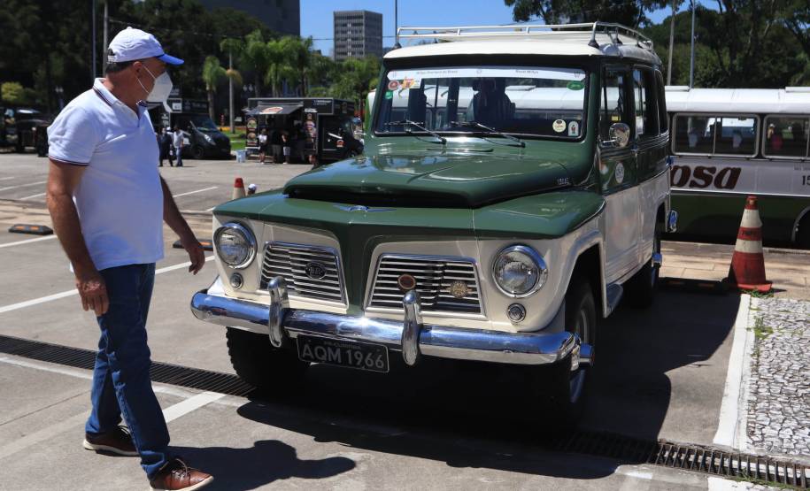 Detran-PR e Senatran lançam o novo modelo de placa preta para veículos de coleção