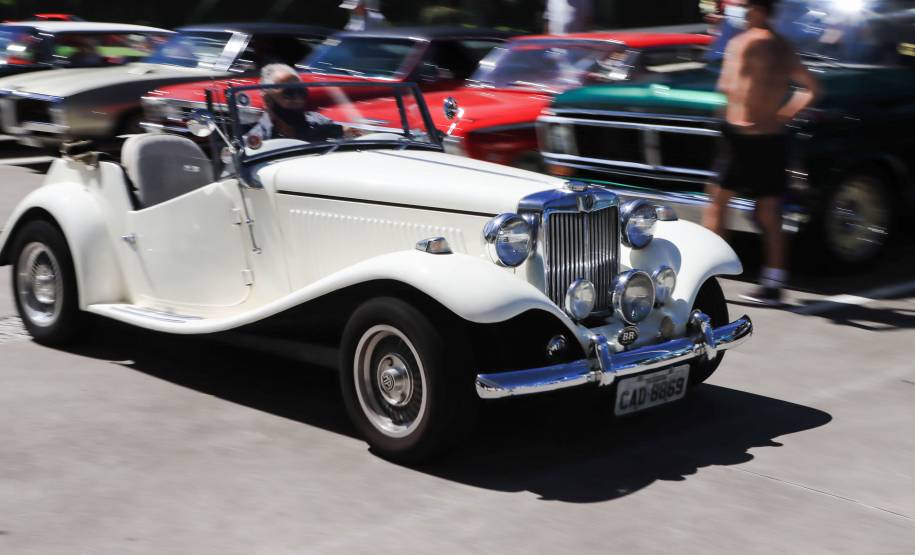 Detran-PR e Senatran lançam o novo modelo de placa preta para veículos de coleção