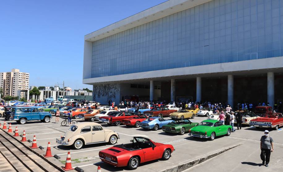 Detran-PR e Senatran lançam o novo modelo de placa preta para veículos de coleção