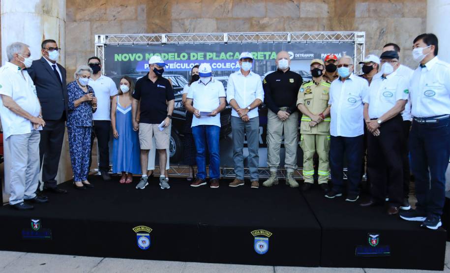 Detran-PR e Senatran lançam o novo modelo de placa preta para veículos de coleção