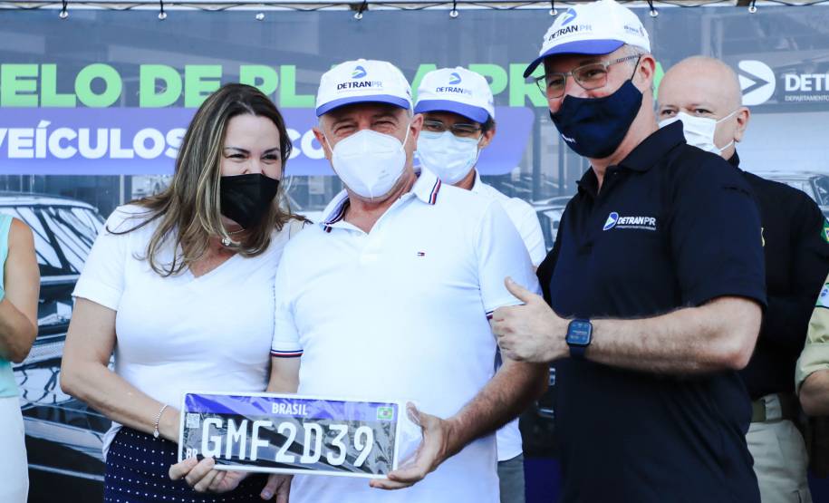 Detran-PR e Senatran lançam o novo modelo de placa preta para veículos de coleção