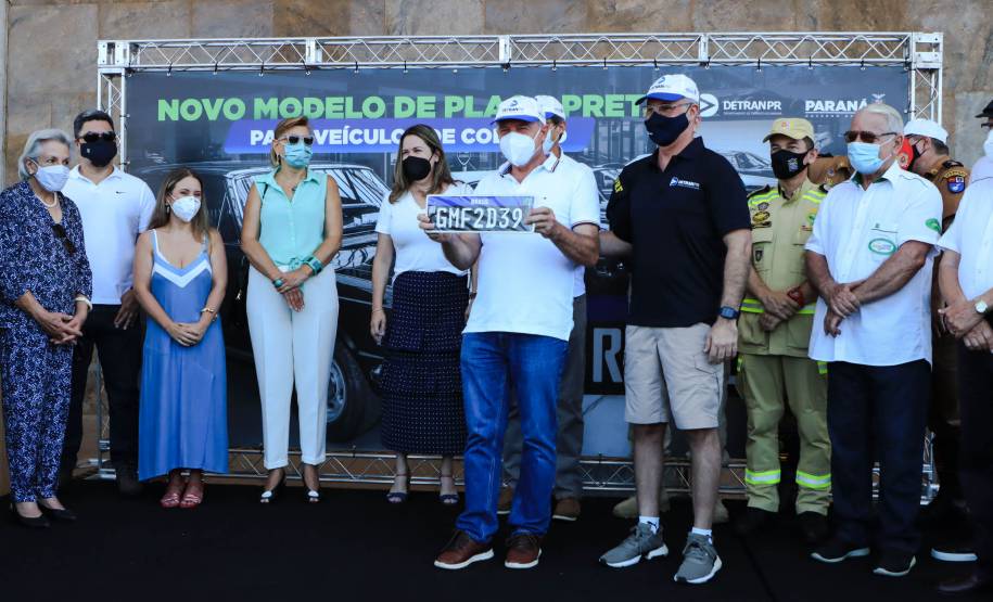 Detran-PR e Senatran lançam o novo modelo de placa preta para veículos de coleção