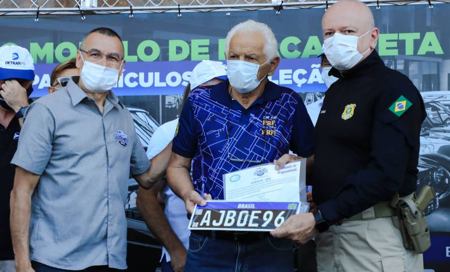 Detran-PR e Senatran lançam o novo modelo de placa preta para veículos de coleção