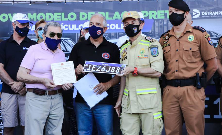 Detran-PR e Senatran lançam o novo modelo de placa preta para veículos de coleção