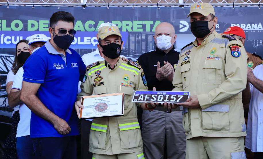 Detran-PR e Senatran lançam o novo modelo de placa preta para veículos de coleção