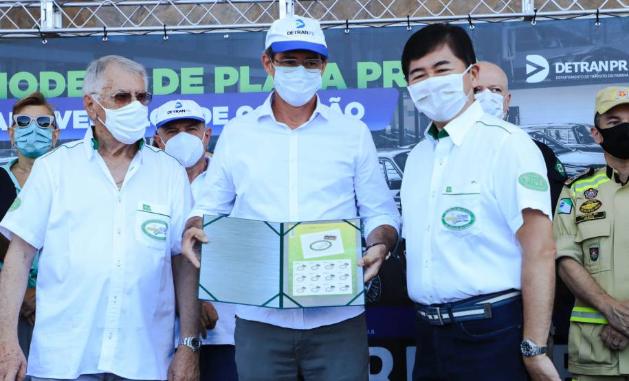 Detran-PR e Senatran lançam o novo modelo de placa preta para veículos de coleção