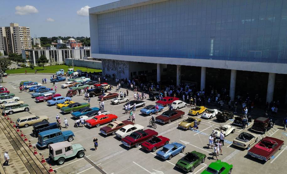 Detran-PR e Senatran lançam o novo modelo de placa preta para veículos de coleção