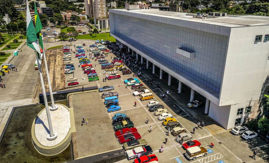 Detran-PR e Senatran lançam o novo modelo de placa preta para veículos de coleção