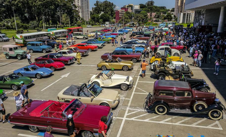 Detran-PR e Senatran lançam o novo modelo de placa preta para veículos de coleção