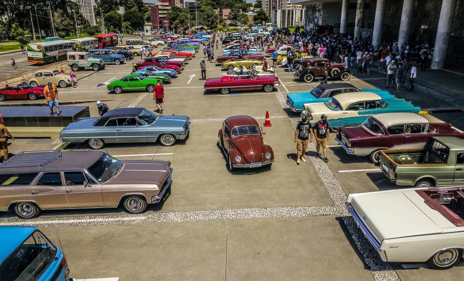 Detran-PR e Senatran lançam o novo modelo de placa preta para veículos de coleção