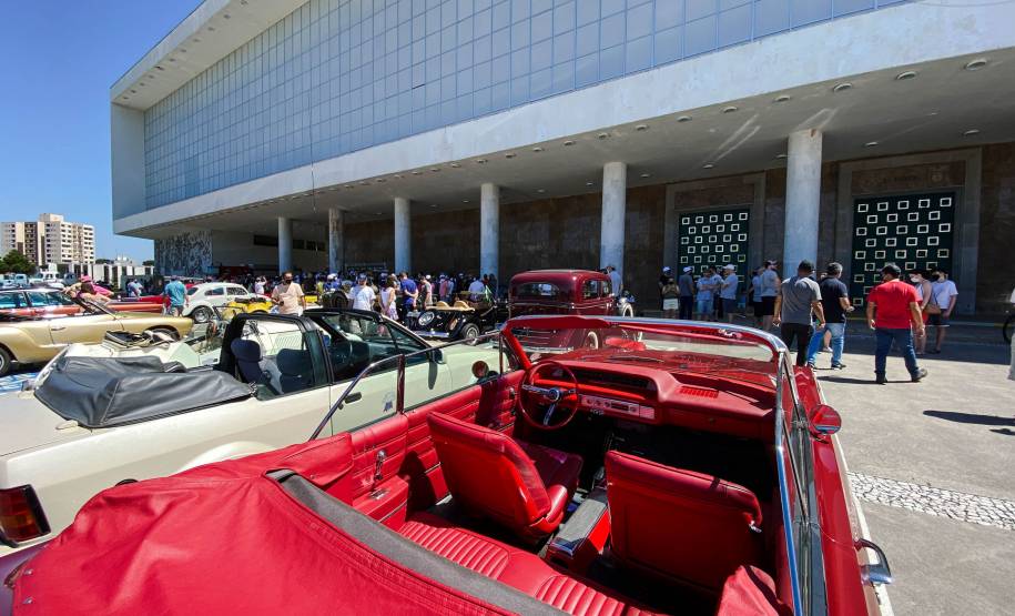 Detran-PR e Senatran lançam o novo modelo de placa preta para veículos de coleção