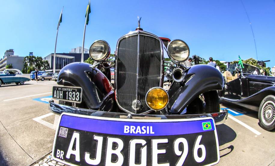 Detran-PR e Senatran lançam o novo modelo de placa preta para veículos de coleção