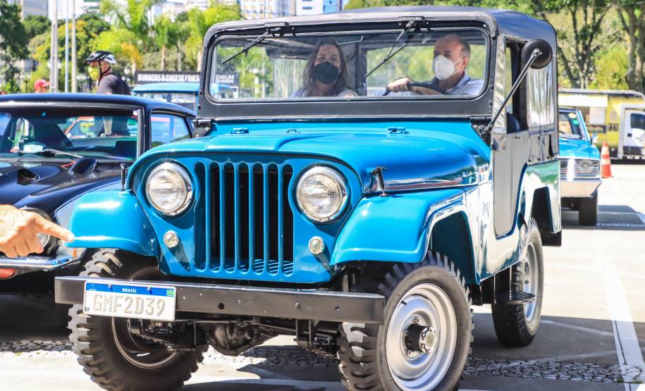 Detran-PR e Senatran lançam o novo modelo de placa preta para veículos de coleção