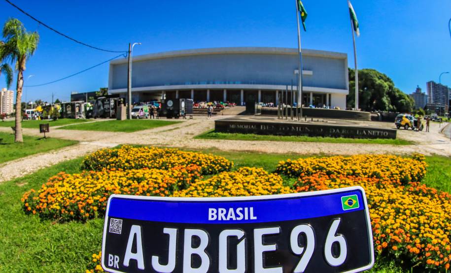Detran-PR e Senatran lançam o novo modelo de placa preta para veículos de coleção
