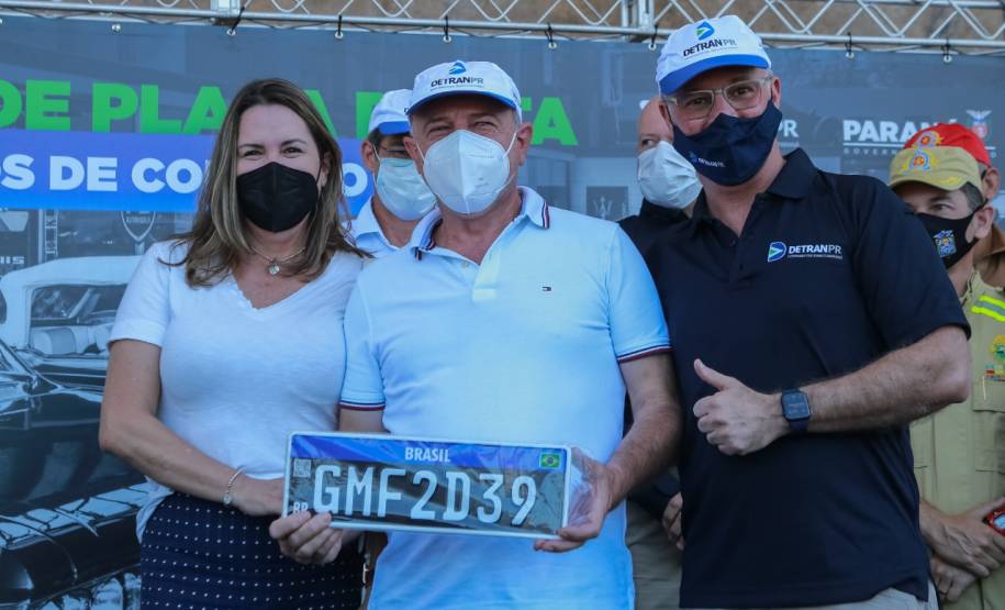 Detran-PR e Senatran lançam o novo modelo de placa preta para veículos de coleção