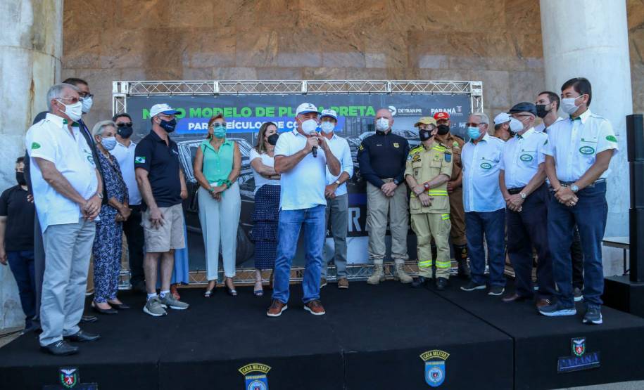 Detran-PR e Senatran lançam o novo modelo de placa preta para veículos de coleção
