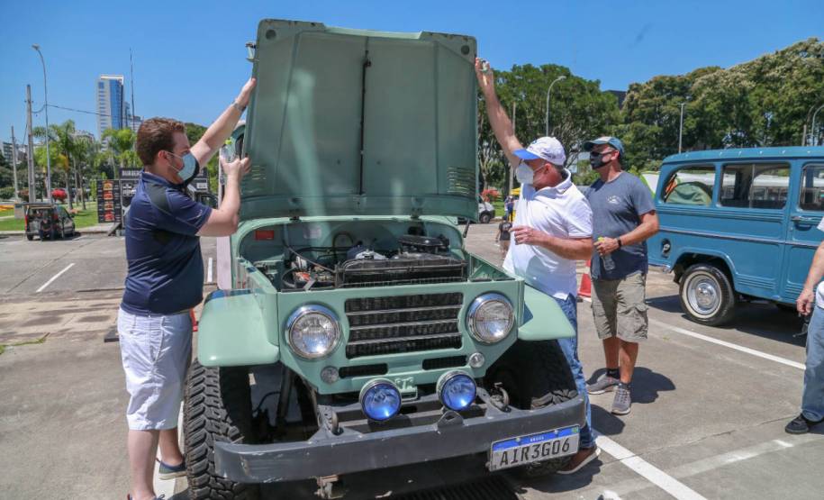 Detran-PR e Senatran lançam o novo modelo de placa preta para veículos de coleção