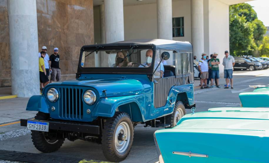 Detran-PR e Senatran lançam o novo modelo de placa preta para veículos de coleção