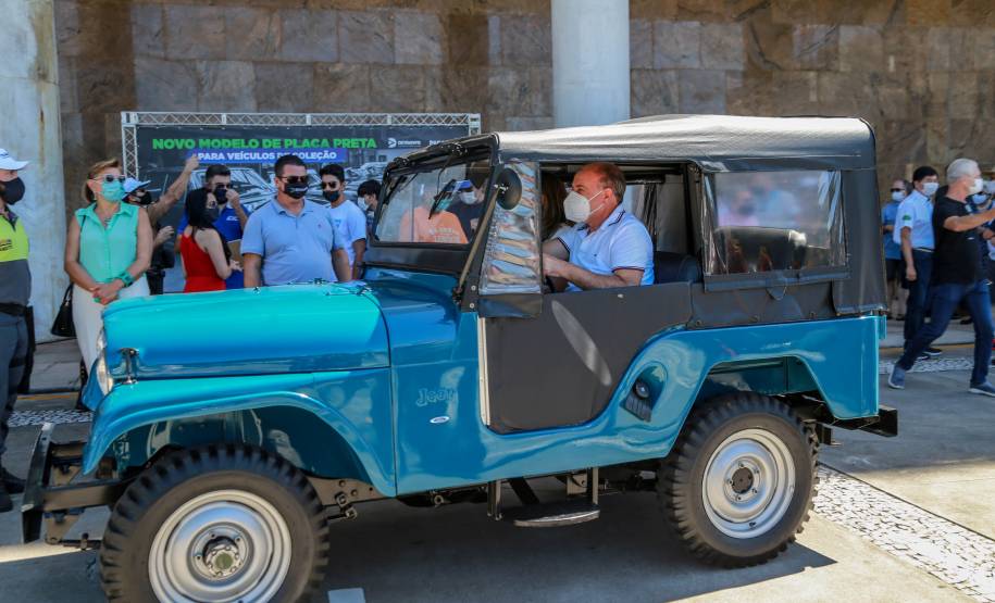 Detran-PR e Senatran lançam o novo modelo de placa preta para veículos de coleção