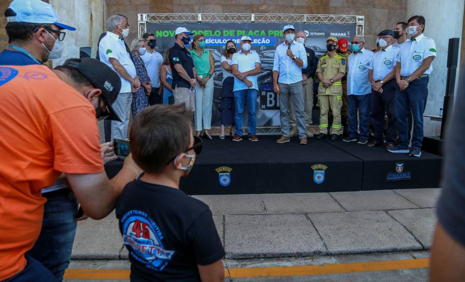 Detran-PR e Senatran lançam o novo modelo de placa preta para veículos de coleção