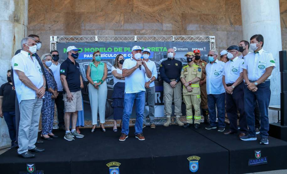 Detran-PR e Senatran lançam o novo modelo de placa preta para veículos de coleção