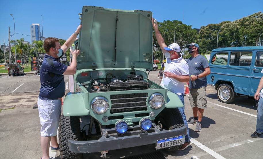 Detran-PR e Senatran lançam o novo modelo de placa preta para veículos de coleção
