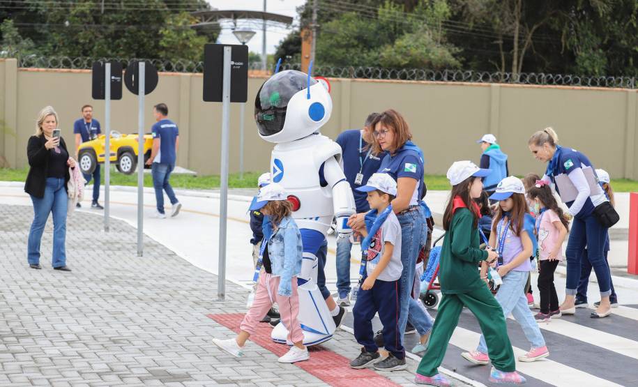Governador inaugura Detranzinho, minicidade voltada à educação no trânsito para crianças