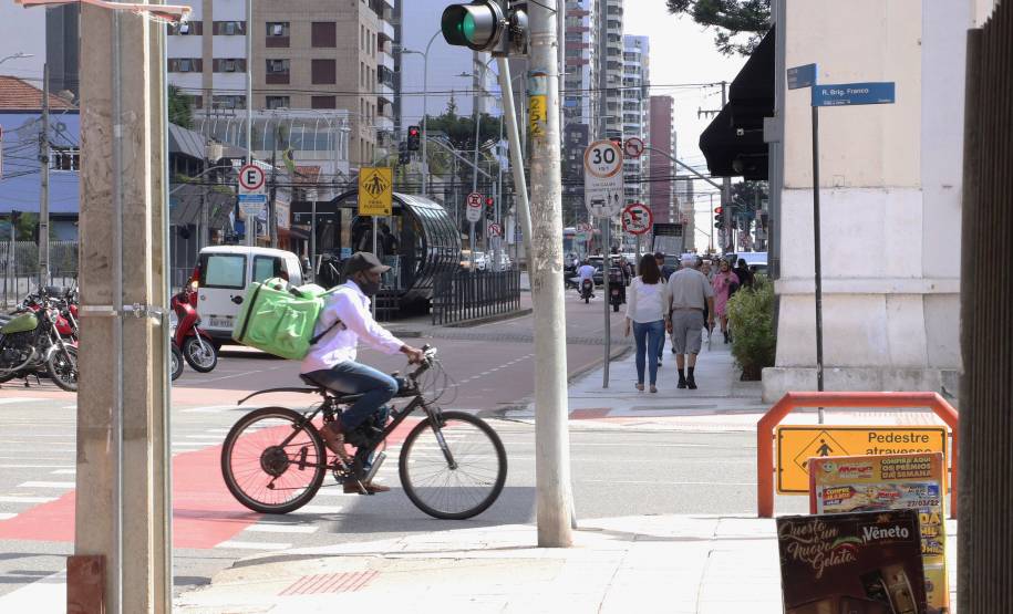 Ciclomotores e bicicletas elétricas precisam seguir recomendações de segurança no trânsito