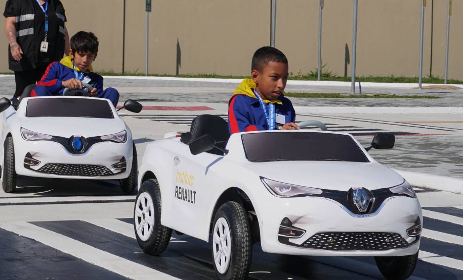 Alunos de Colombo são os primeiros a conhecer as ações educativas do Detranzinho