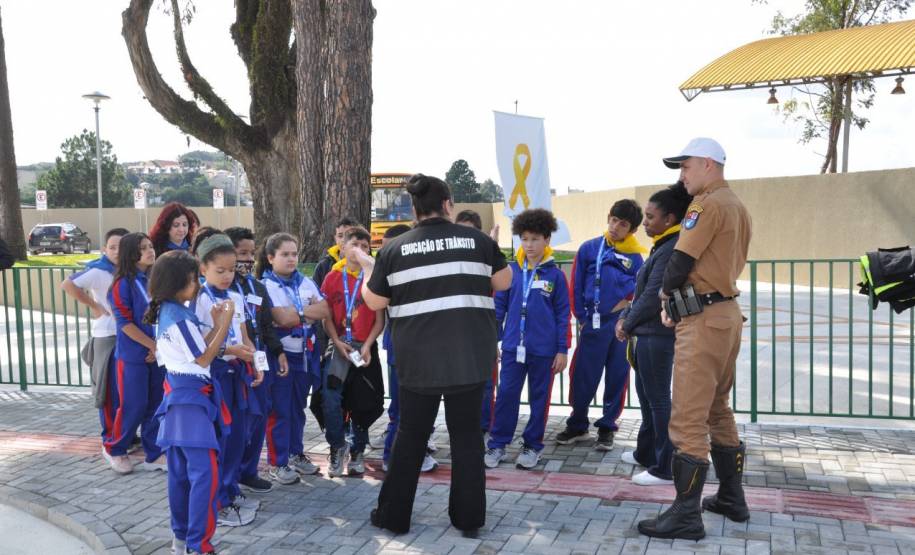 Alunos de Colombo são os primeiros a conhecer as ações educativas do Detranzinho
