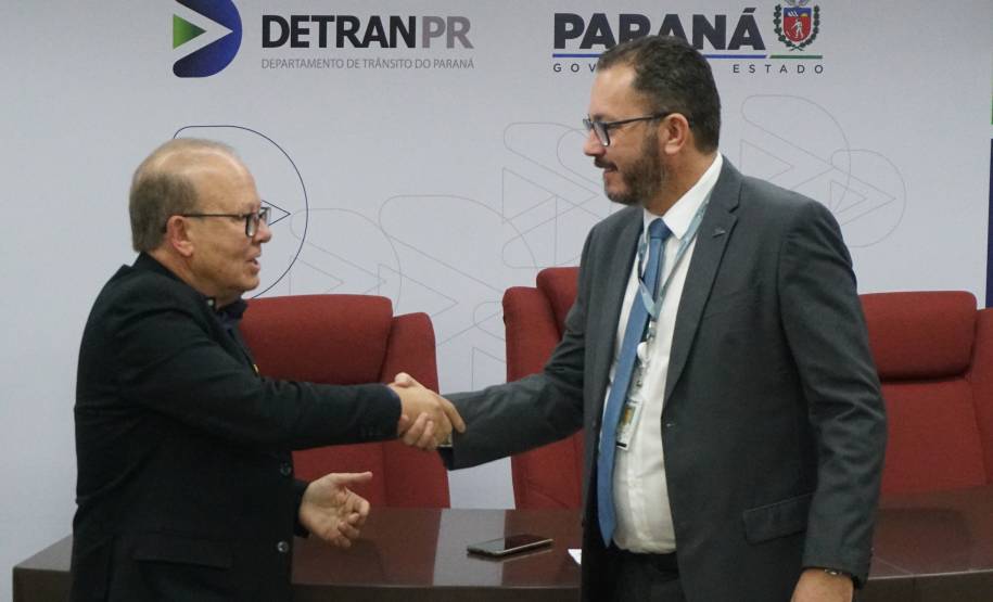 Novo diretor-geral do Detran-PR, Adriano Furtado, toma posse