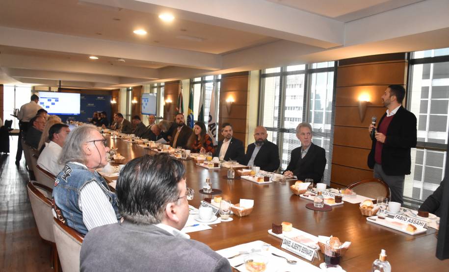 Diretor-geral do Detran participa de evento na Associação Comercial do Paraná