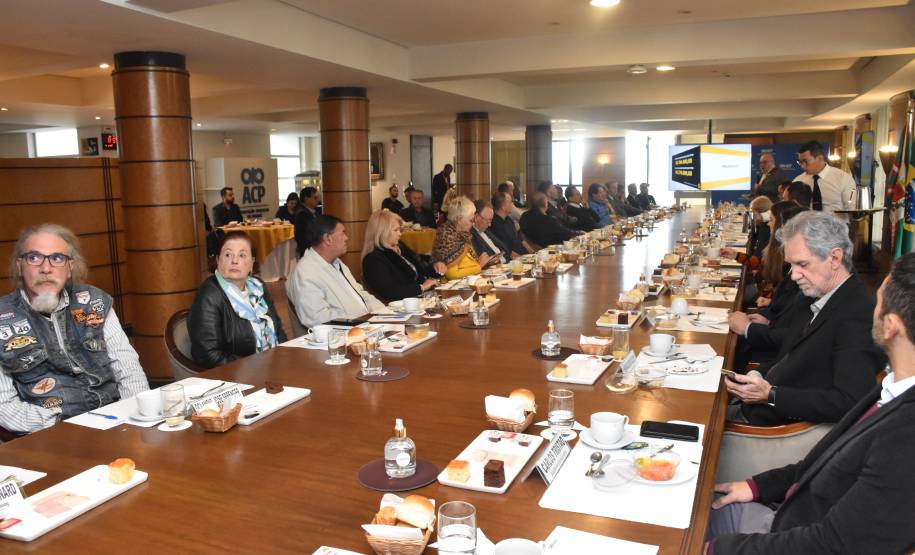 Diretor-geral do Detran participa de evento na Associação Comercial do Paraná