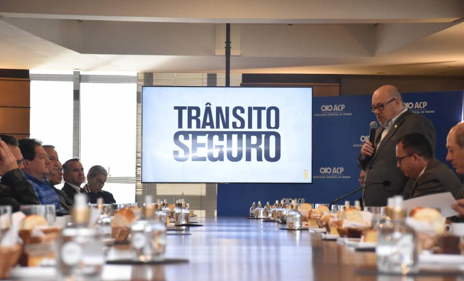 Diretor-geral do Detran participa de evento na Associação Comercial do Paraná