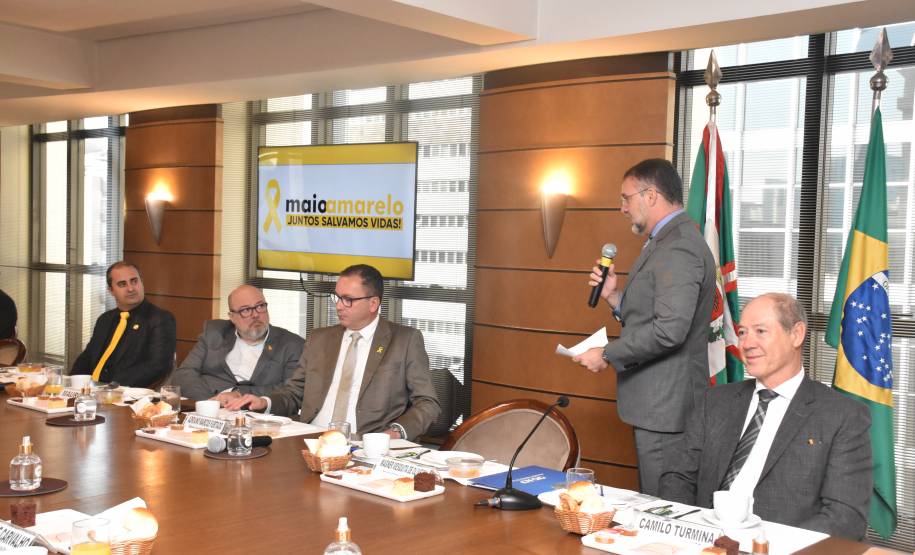 Diretor-geral do Detran participa de evento na Associação Comercial do Paraná